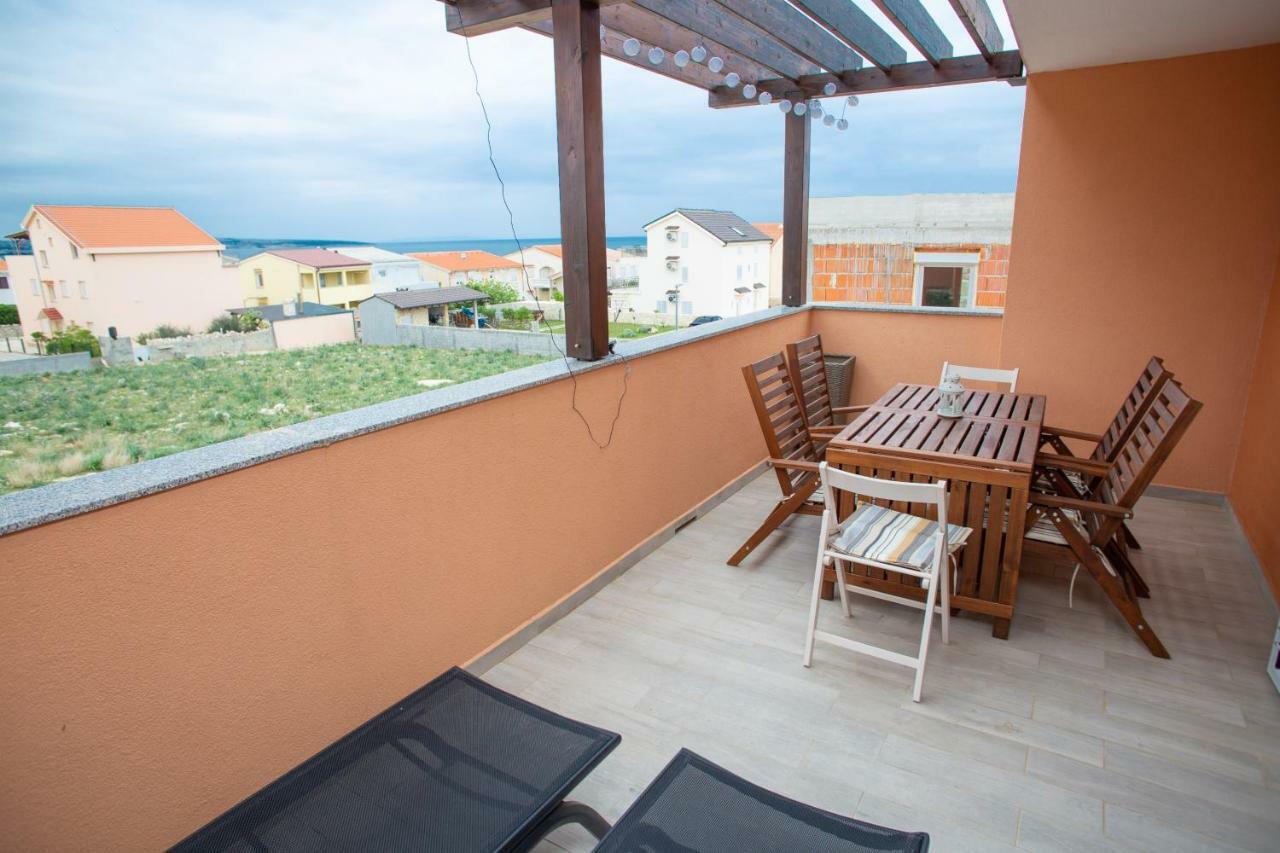 Apartman Matej With Pool Povljana Exterior photo